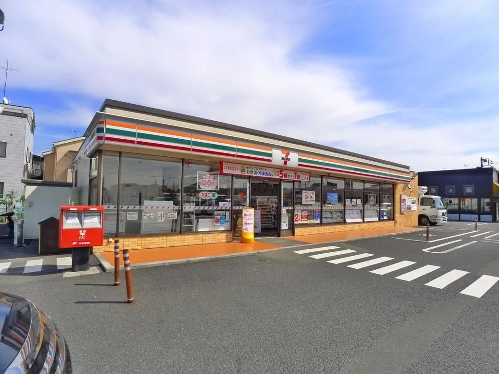 コンビニ　セブンイレブン足立東伊興1丁目店（コンビニ）まで550m