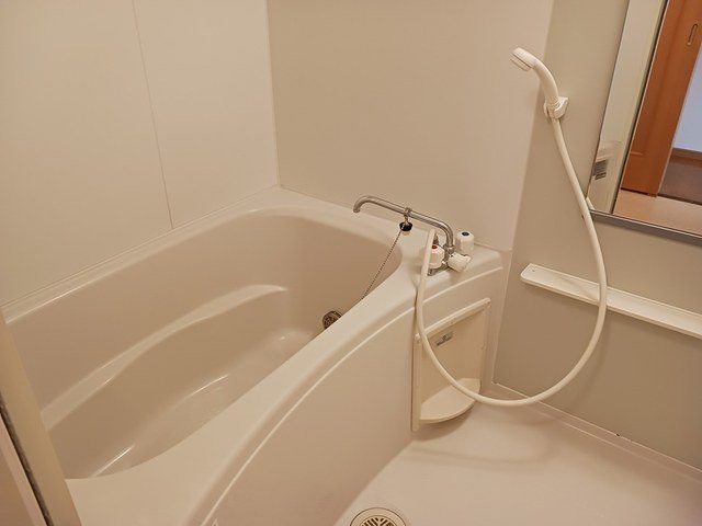 バス・シャワールーム　ゆったり過ごせるお風呂です