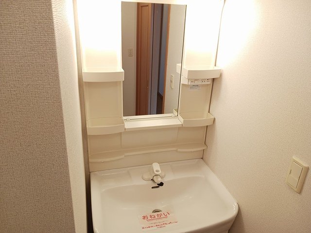 洗面設備　コンパクトで使いやすい洗面所