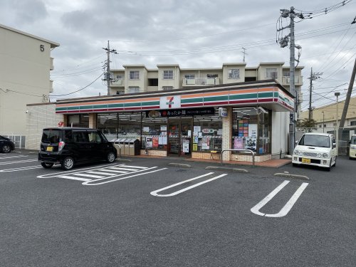 コンビニ　セブンイレブン（コンビニ）まで1296m