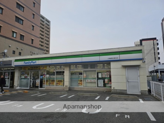 コンビニ　ファミリーマート（コンビニ）まで446m