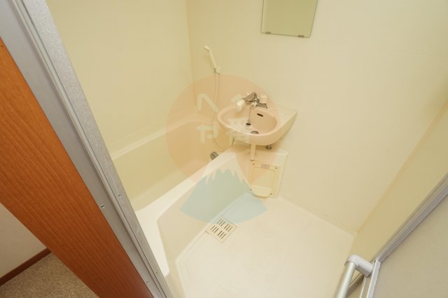 バス・シャワールーム　うれしいバス・トイレ別です。