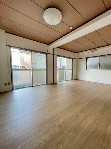 友永ビルの居間写真