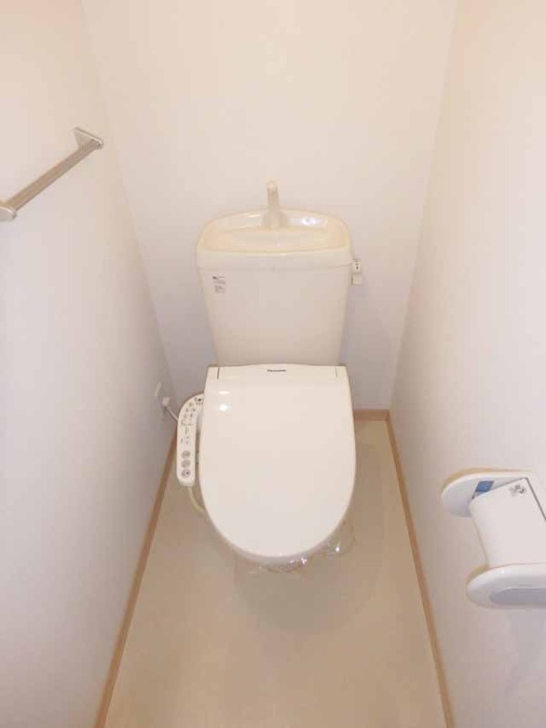 トイレ　温水洗浄便座つき！