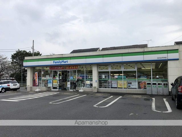 コンビニ　ファミリーマート（コンビニ）まで672m