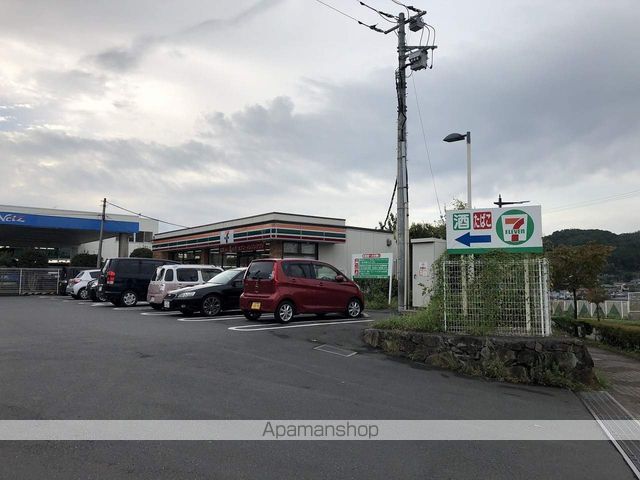 コンビニ　セブンイレブン（コンビニ）まで983m