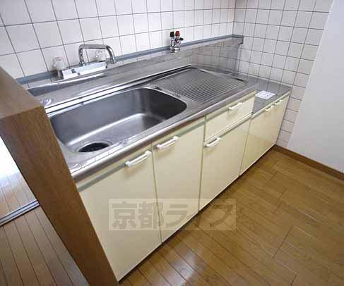 キッチン　フライパンも楽々洗えちゃう広い流しのキッチン。