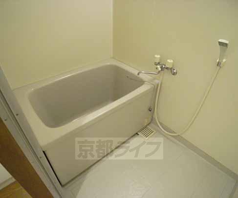 バス・シャワールーム　ゆったり休めるお風呂です。