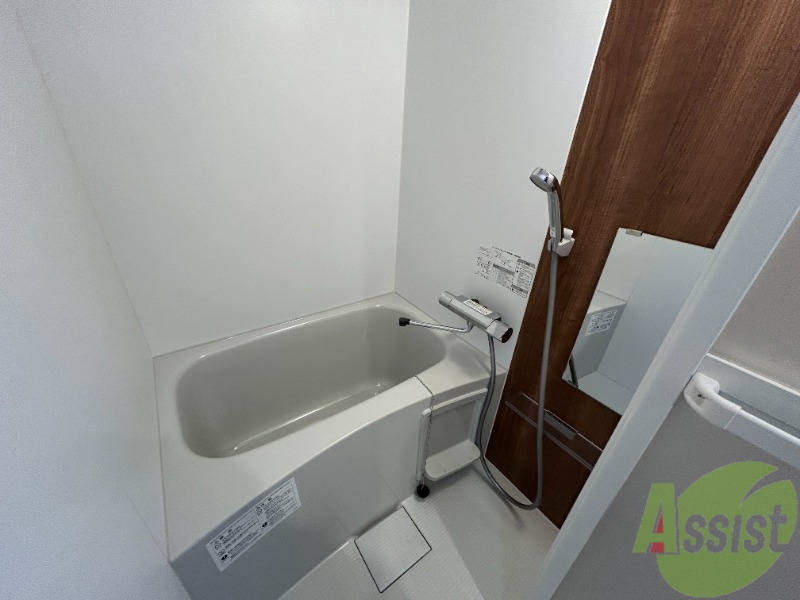 バス・シャワールーム　こちらは浴室です。浴室乾燥機能が付いています。