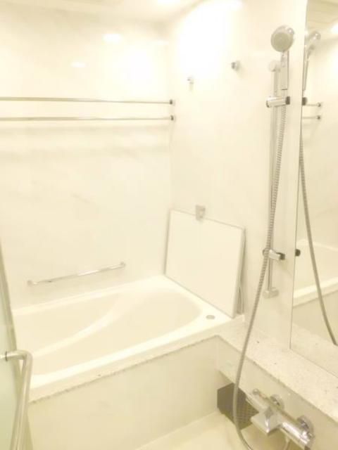 バス・シャワールーム　※別部屋の参考写真です。