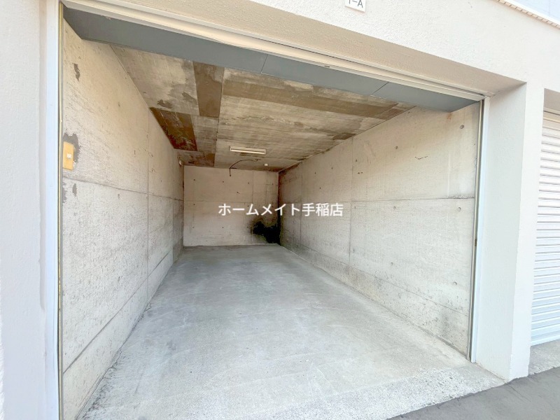 駐車場　車庫付きです♪