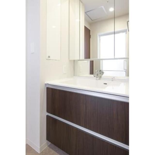 洗面設備　※写真は同タイプ住戸です。