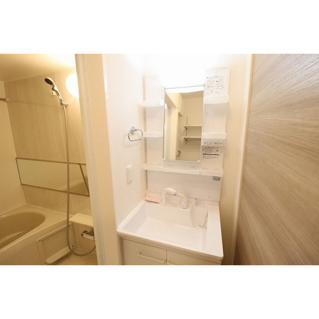 洗面設備　収納力と機能性を兼ね備えた洗髪洗面化粧台