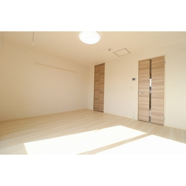 居室・リビング　明るい日差しの室内