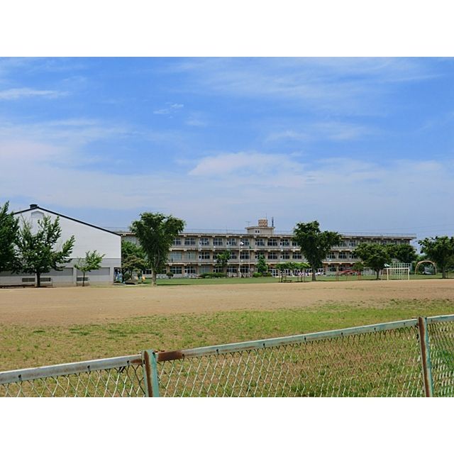 小学校　土浦市立右籾小学校（小学校）まで580m