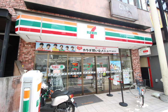 コンビニ　セブンイレブン（コンビニ）まで1800m