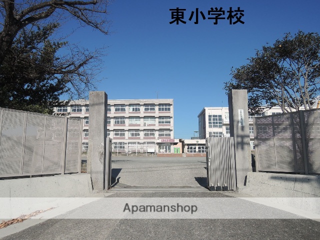 小学校　東小学校（小学校）まで423m