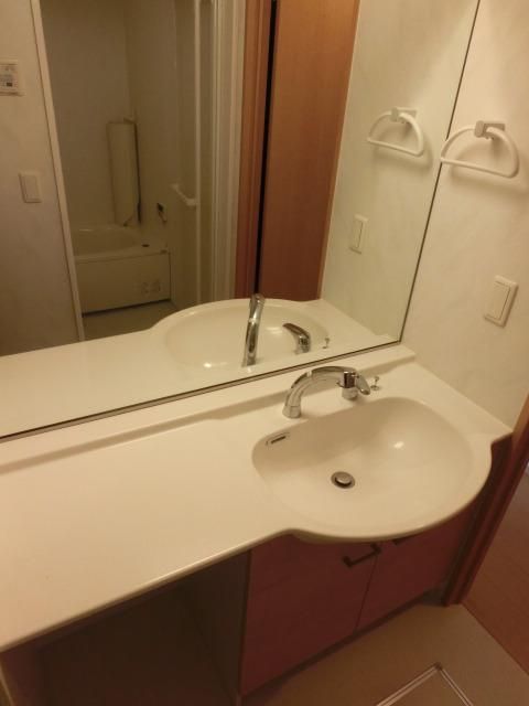 洗面設備　ドレッサータイプの独立洗面台