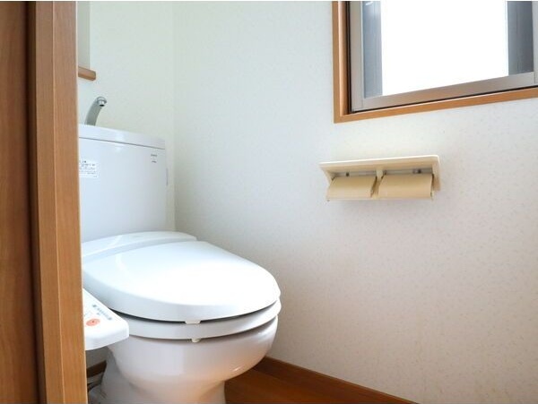 トイレ　※写真は同じマンションの違う部屋のものになります。