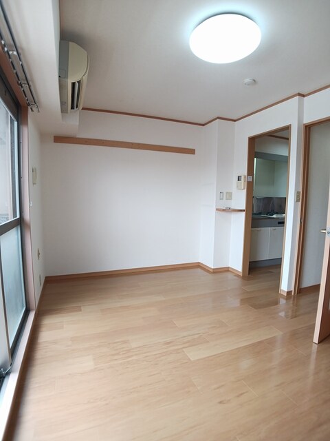 居室・リビング　こちらのリビングで趣味の時間をお楽しみください