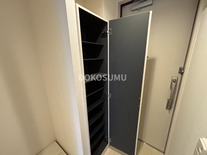 玄関　住まいの顔として相応しい、気品とゆとりのあるエントランス。