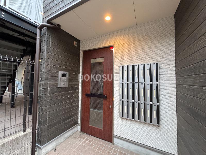 エントランス　オンからオフへ。心地よい静寂へといざなうエントランス。