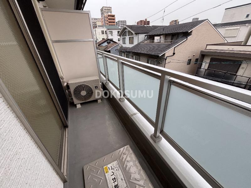 バルコニー　心地よい風と光を感じる、暮らしの楽しみが広がる場所。