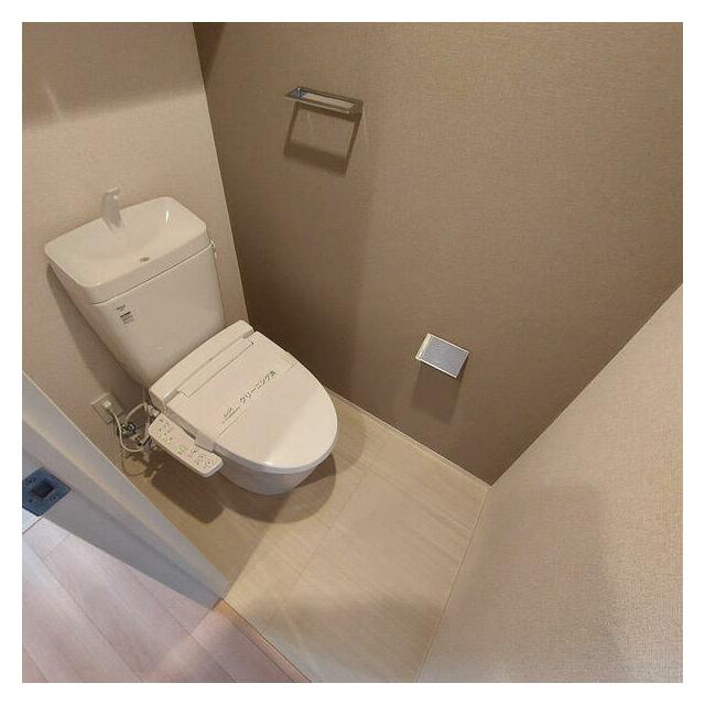トイレ　温水洗浄便座。