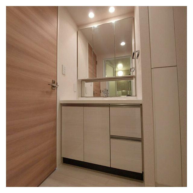 洗面設備　嬉しい独立洗面台付き。