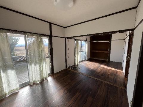 居室・リビング　室内