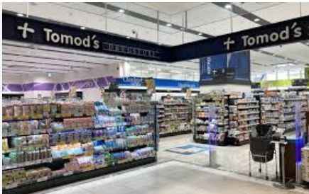 ドラックストア　トモズ有明ガーデン店（ドラッグストア）まで787m