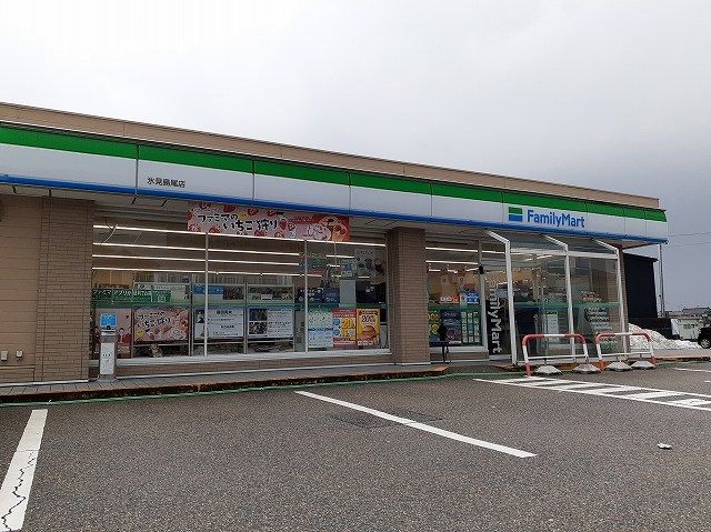 コンビニ　ファミリーマート（コンビニ）まで600m