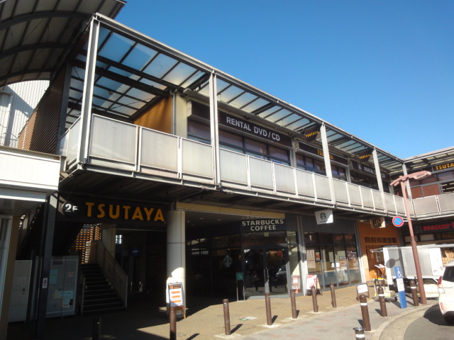 ショッピングセンター　平和書店 TSUTAYA 山科駅前店（ショッピングセンター）まで386m