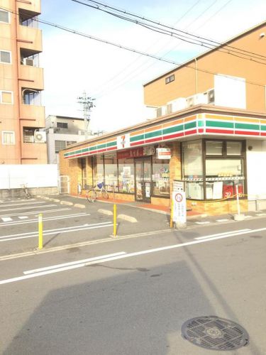 コンビニ　セブン-イレブン東大阪長堂３丁目店（コンビニ）まで227m