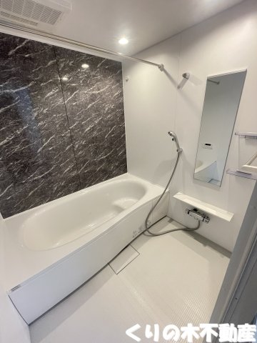 バス・シャワールーム　コンパクトで使いやすいお風呂です