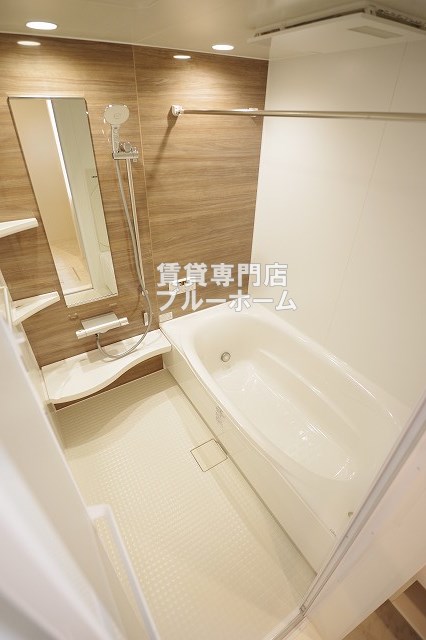 バス・シャワールーム　浴室乾燥機・追い焚き機能付きのお風呂！