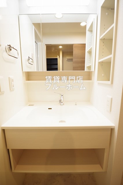 洗面設備　おしゃれな独立洗面台！