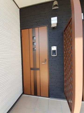 玄関　【ラ　リベルテ　I】きれいな玄関です