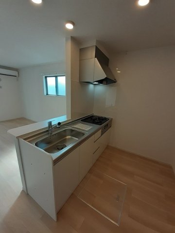 キッチン　【ラ　リベルテ　I】きれいなキッチンです