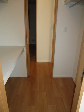 収納　ウォークスルークローゼット