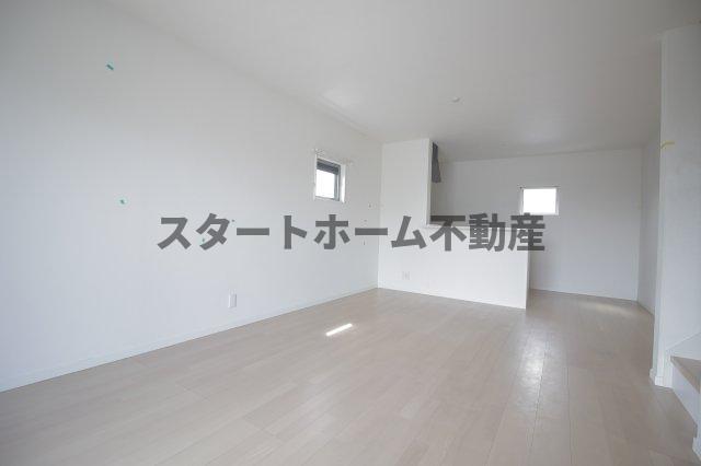 居室・リビング　こちらの居間で趣味の時間をお楽しみください