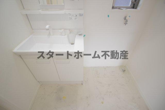 洗面設備　コンパクトで使いやすい洗面所