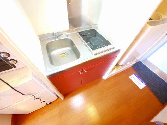 キッチン　コンパクトなキッチンで掃除もラクラク