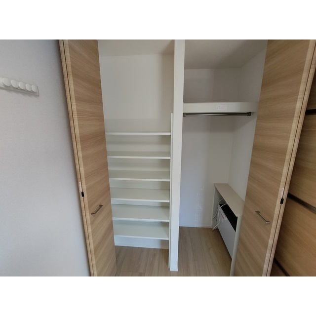 収納　棚付き収納♪