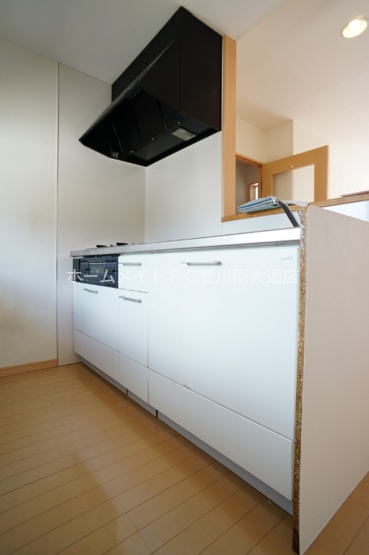 キッチン　同型別部屋写真（反転）