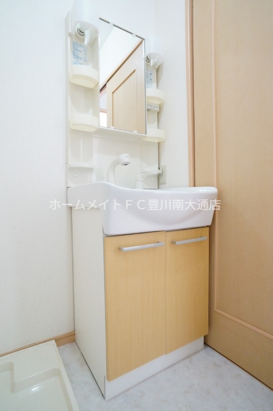 洗面設備　同型別部屋写真（反転）