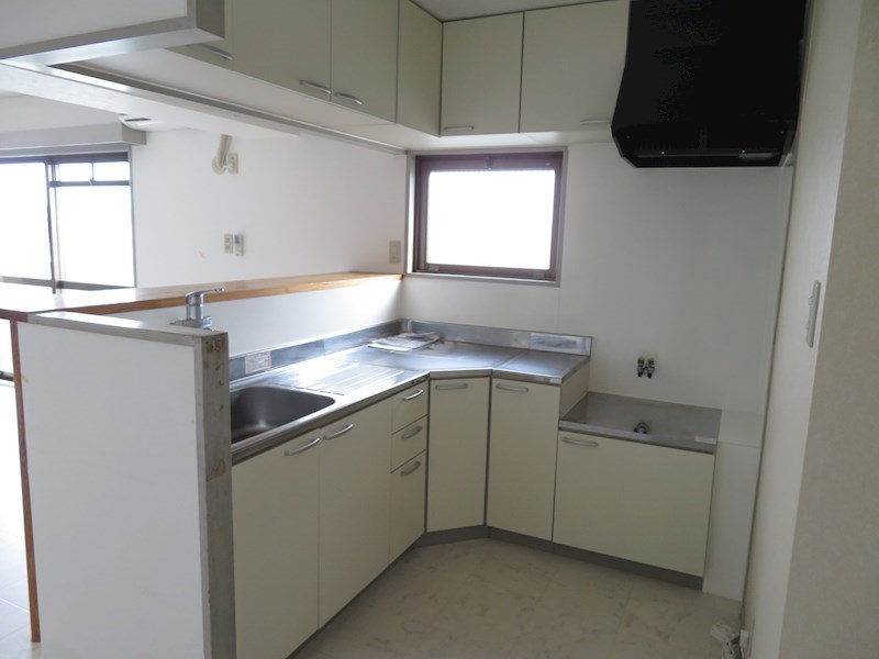 キッチン　同物件別部屋