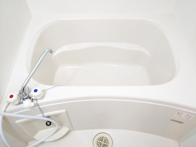 バス・シャワールーム　バス・トイレ別です。仕様が異なる場合があります。