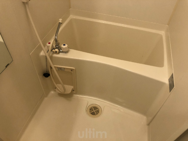 バス・シャワールーム　※同タイプの他のお部屋です