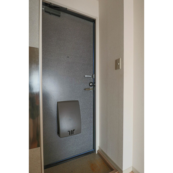玄関　同じ建物の別の部屋